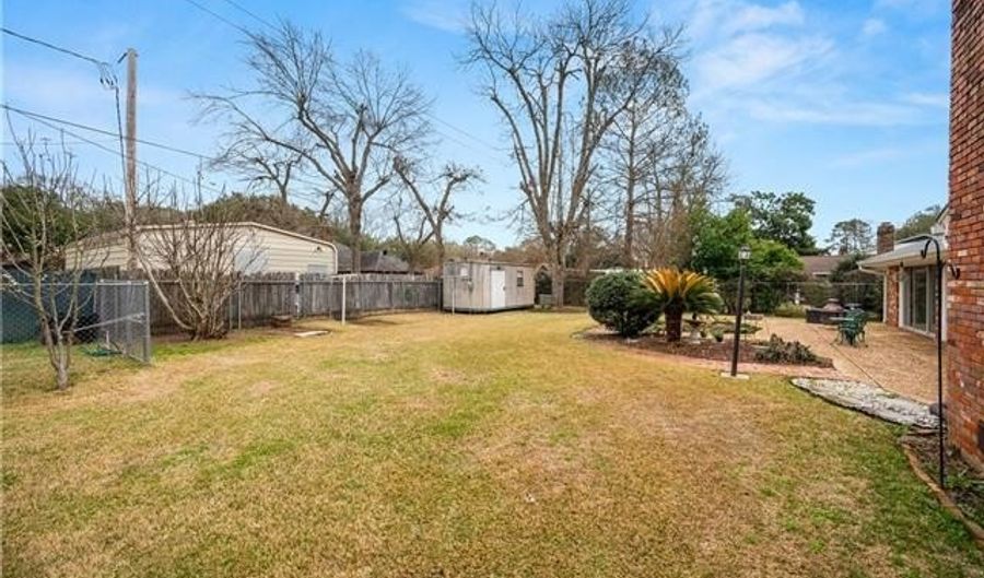 1633 FULTON Dr, Alexandria, LA 71301 - 4 Beds, 3 Bath