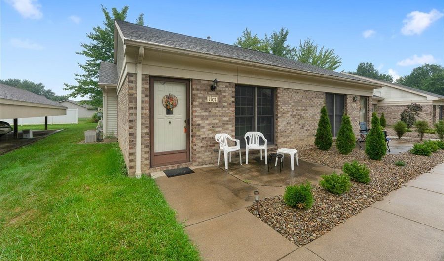 1707 W Hampton Dr, Austintown, OH 44515 - 2 Beds, 1 Bath
