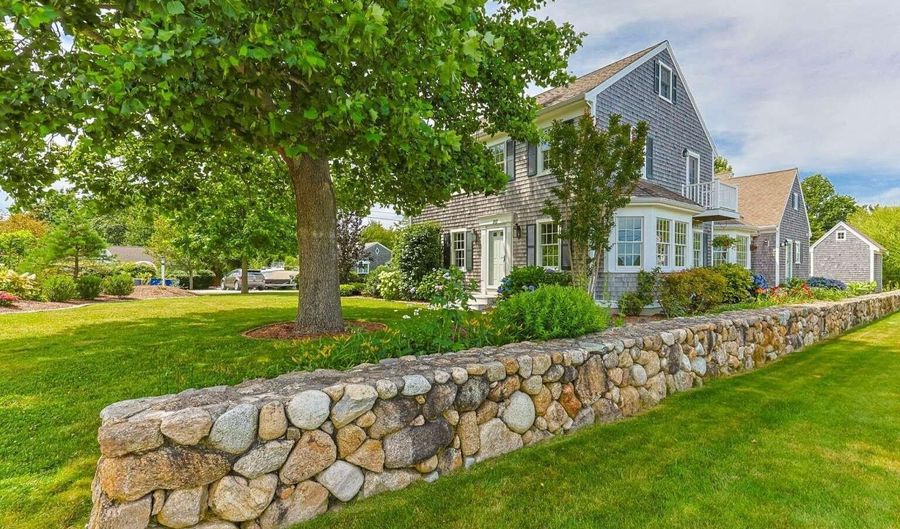 110 Commerce Rd, Barnstable, MA 02630 - 3 Beds, 3 Bath