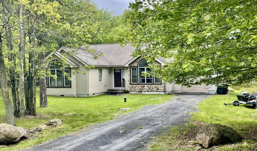 350 Brier Crest Rd, Blakeslee, PA 18610 - 3 Beds, 2 Bath