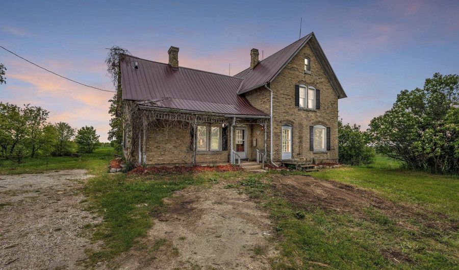 E5296 STATE RD 54, Algoma, WI 54201 - 3 Beds, 2 Bath