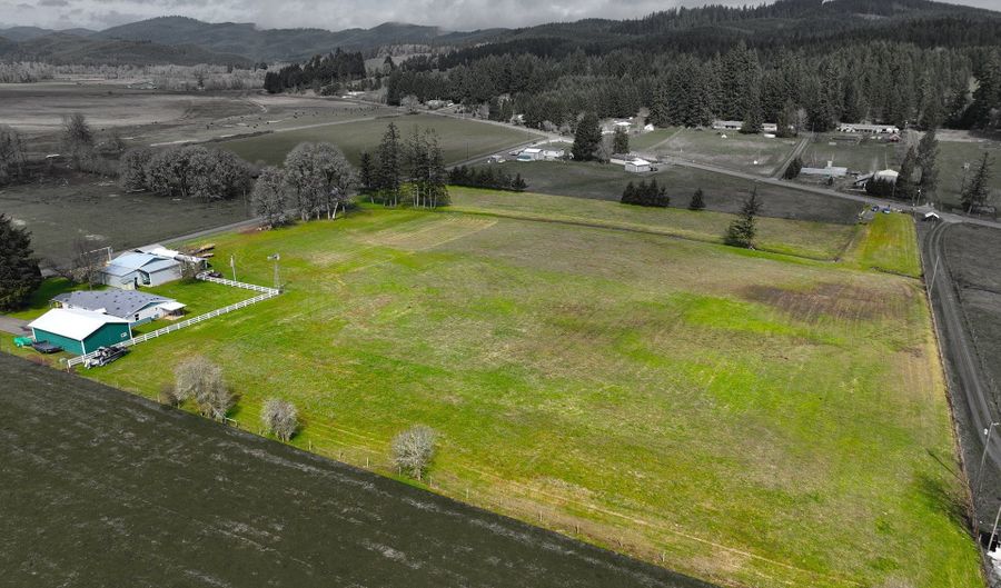 24496 VAUGHN Rd, Veneta, OR 97487 - 3 Beds, 2 Bath