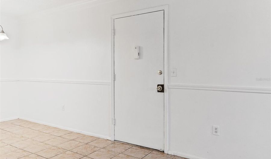 916 LAKE DESTINY Rd E, Altamonte Springs, FL 32714 - 3 Beds, 2 Bath