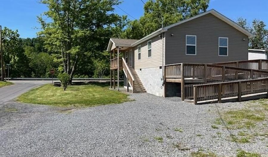 127 Calhoun St, Alderson, WV 24910 - 3 Beds, 2 Bath