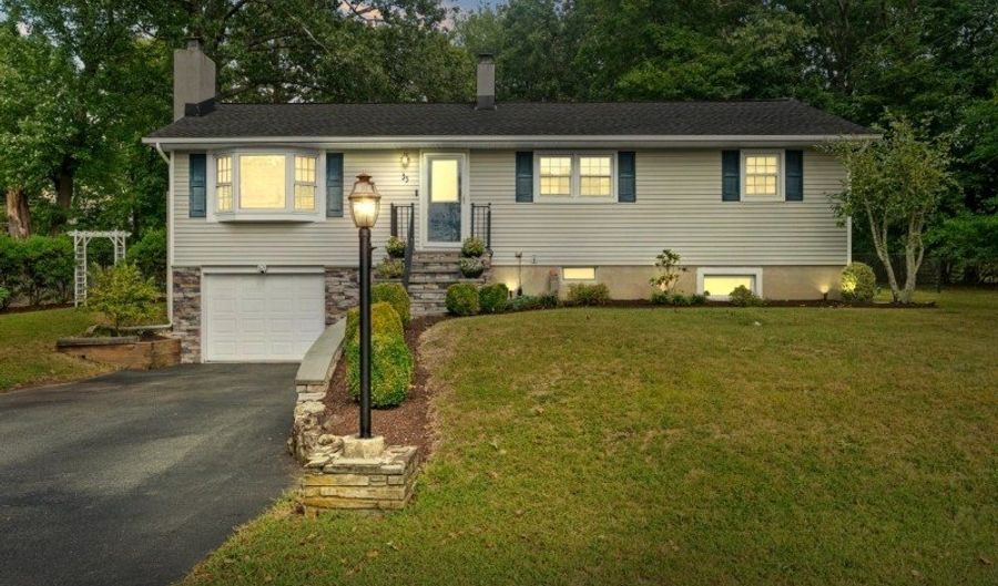 35 Skytop Rd, Andover, NJ 07860 - 3 Beds, 2 Bath