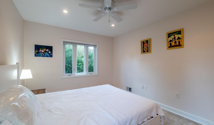 4614 ROXBURY Dr, Bethesda, MD 20814 - 1 Beds, 2 Bath