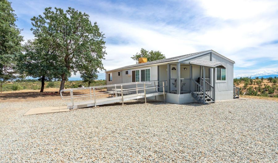14853 Cobblestone Ln, Anderson, CA 96007 - 2 Beds, 2 Bath