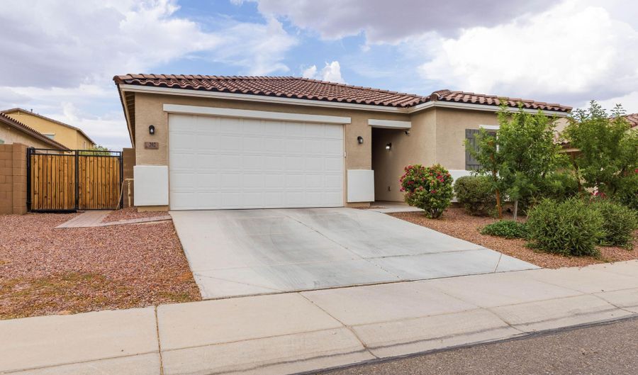 202 W SEVEN SEAS Dr, Casa Grande, AZ 85122 - 4 Beds, 2 Bath