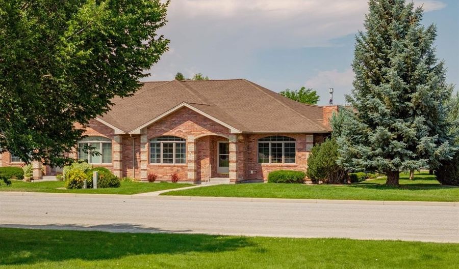 2307 Cougar Ave, Cody, WY 82414 - 3 Beds, 3 Bath