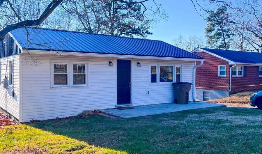 1606 School St, Altavista, VA 24517 - 3 Beds, 1 Bath