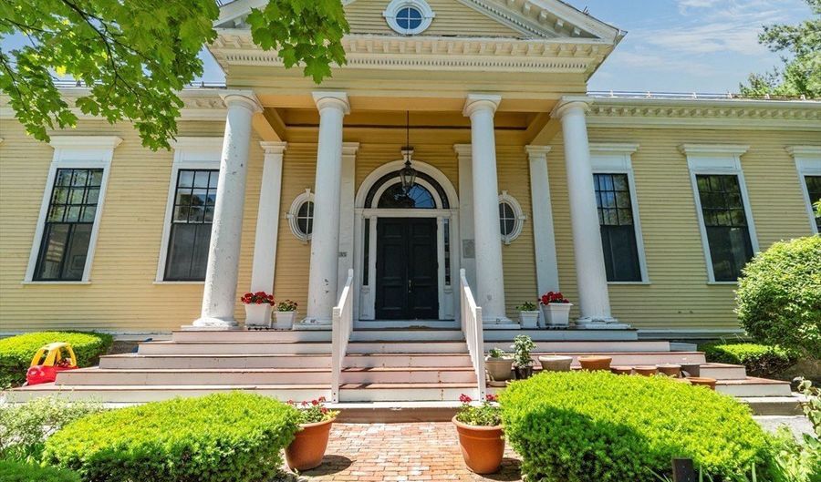 35 Nonantum St C, Boston, MA 02135 - 2 Beds, 3 Bath