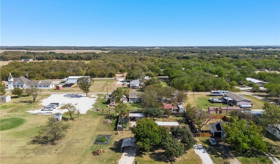 201 S Richards St, Aquilla, TX 76622 - 3 Beds, 2 Bath