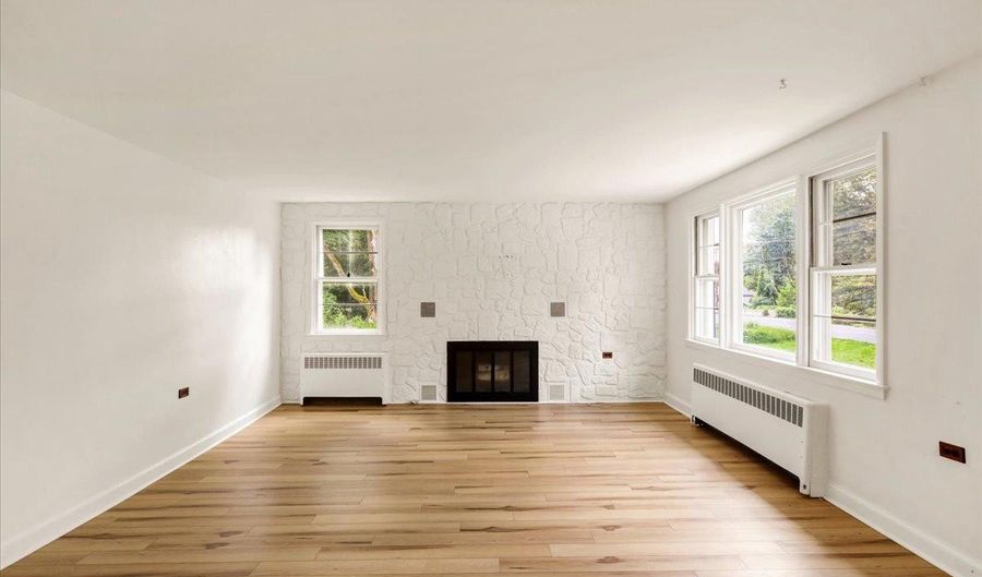 900 BUTTER Ln, Reading, PA 19606 - 3 Beds, 2 Bath
