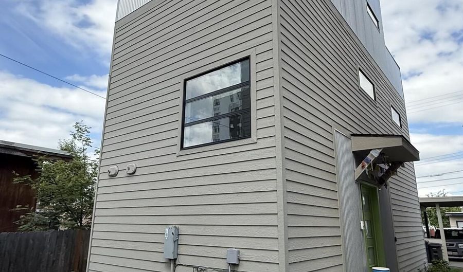953 W 12th Ave, Anchorage, AK 99501 - 2 Beds, 3 Bath