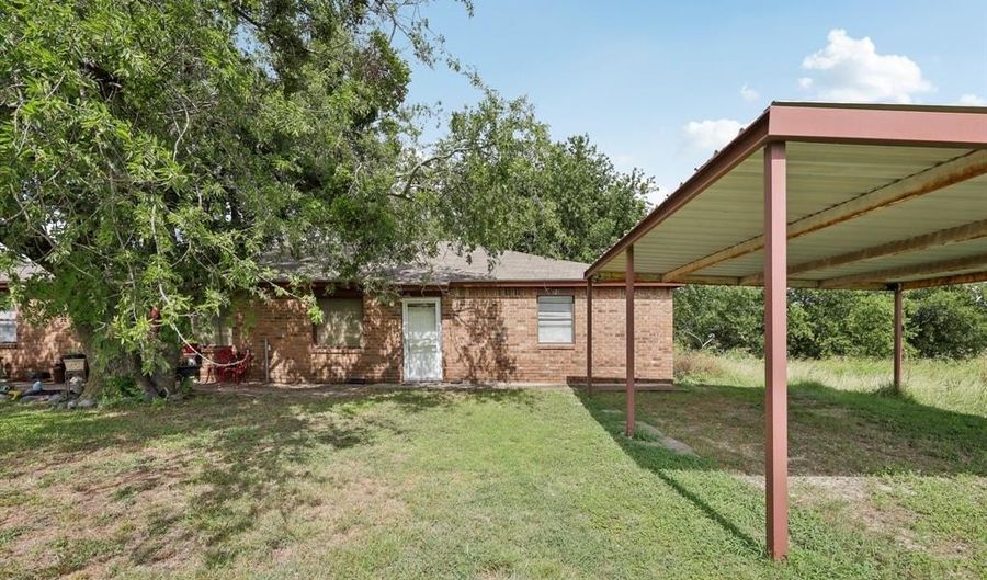 121 Cindy Ln, Weatherford, TX 76085 - 6 Beds, 4 Bath