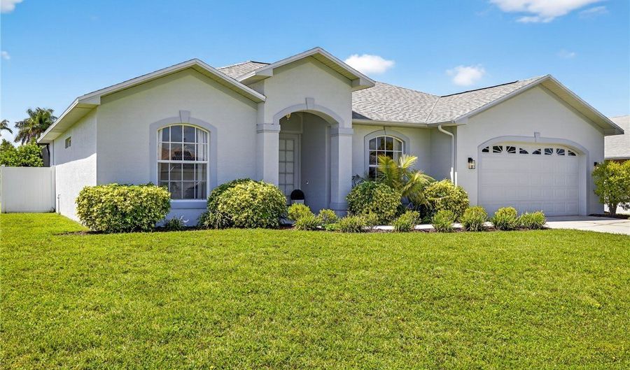 426 SE 22nd St, Cape Coral, FL 33990 - 3 Beds, 2 Bath