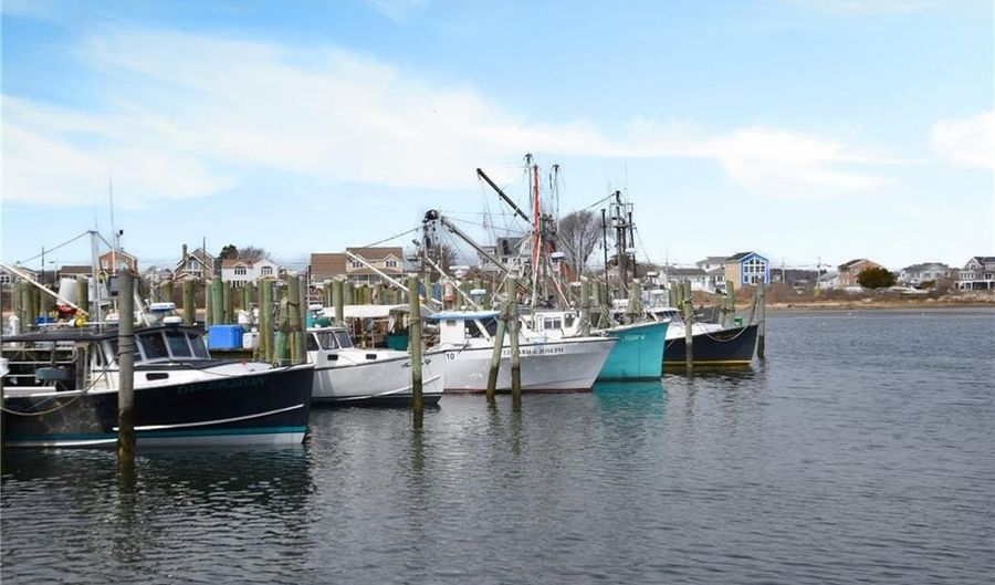151 E Shore Rd, Narragansett, RI 02882 - 3 Beds, 2 Bath