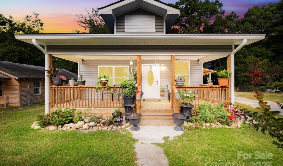 435 Peachtree St, Asheboro, NC 27203 - 4 Beds, 2 Bath