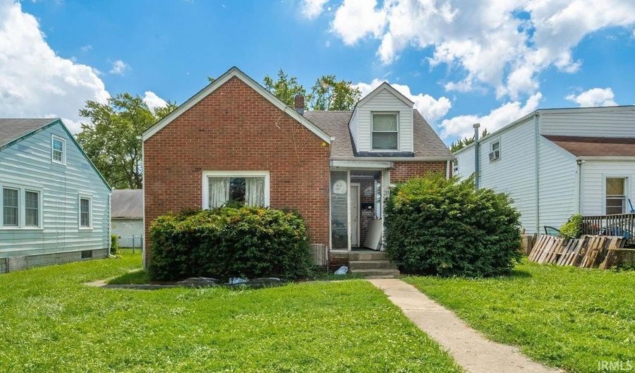 239 W 38th St, Anderson, IN 46013 - 3 Beds, 2 Bath