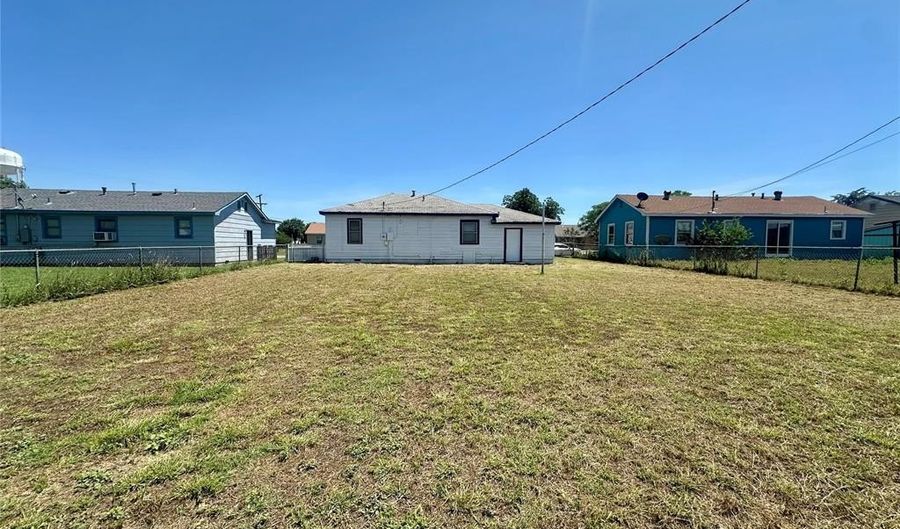1137 E Chestnut St, Altus, OK 73521 - 2 Beds, 1 Bath