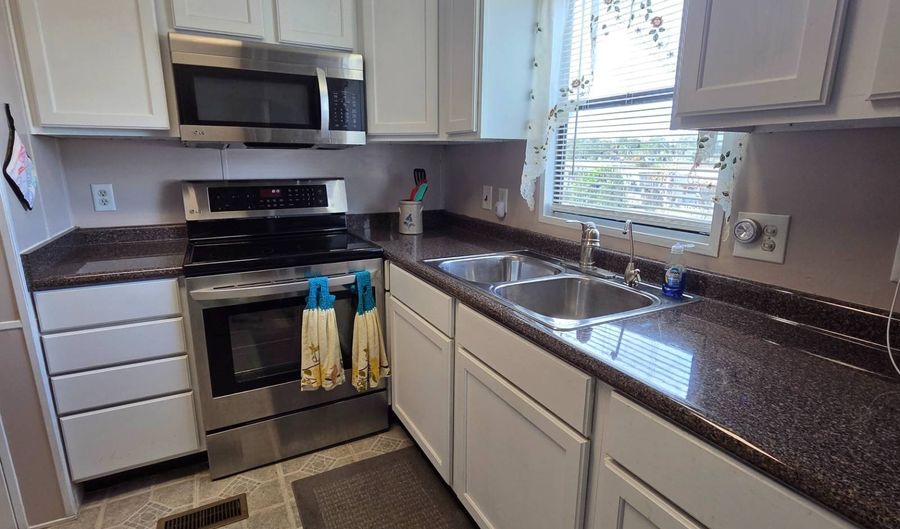 588 Drage Dr, Apopka, FL 32703 - 2 Beds, 2 Bath