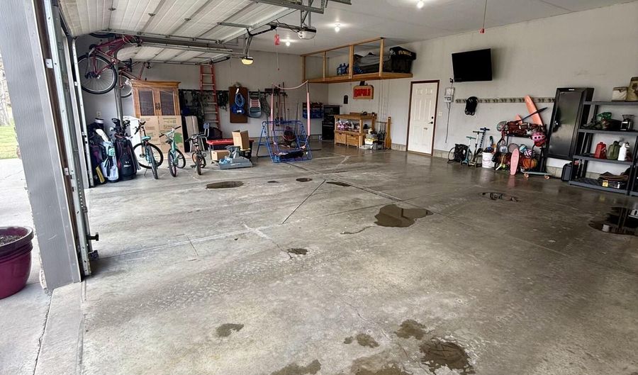 2206 SE 17th Ave, Aberdeen, SD 57401 - 5 Beds, 3 Bath