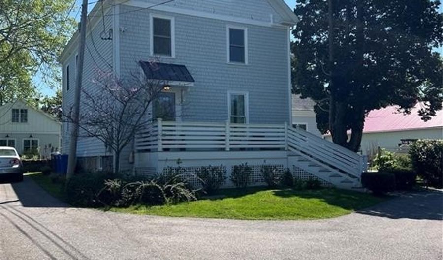 400 Paradise Ave, Middletown, RI 02842 - 5 Beds, 2 Bath