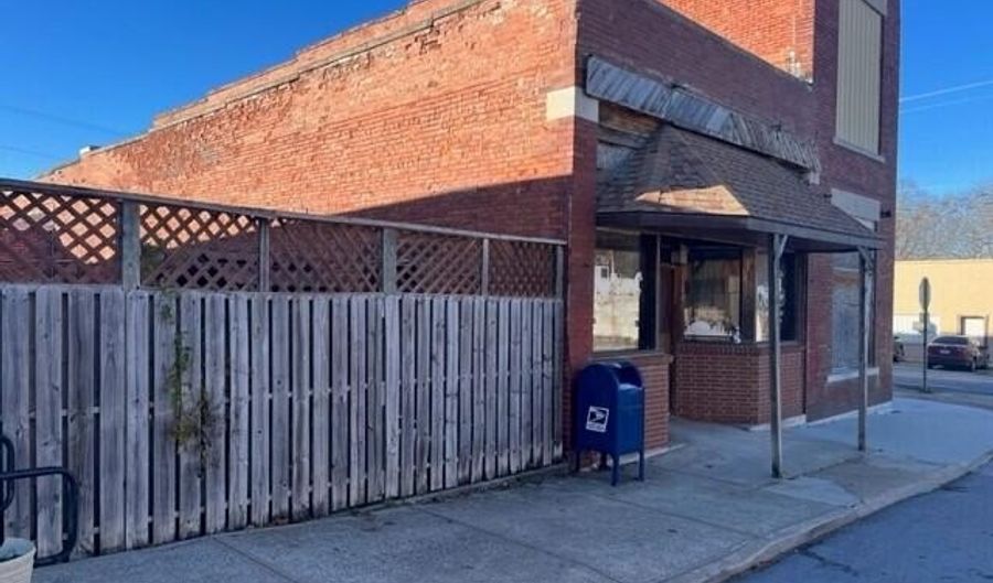 212 N Main St, Alba, MO 64830 - 0 Beds, 2 Bath