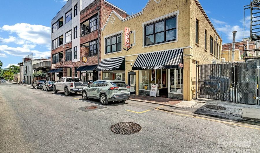 59 College St 402, Asheville, NC 28801 - 1 Beds, 1 Bath
