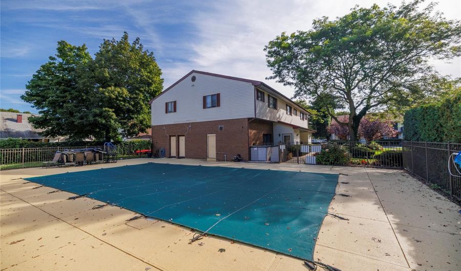 615 Broadway 63, Amityville, NY 11701 - 1 Beds, 1 Bath