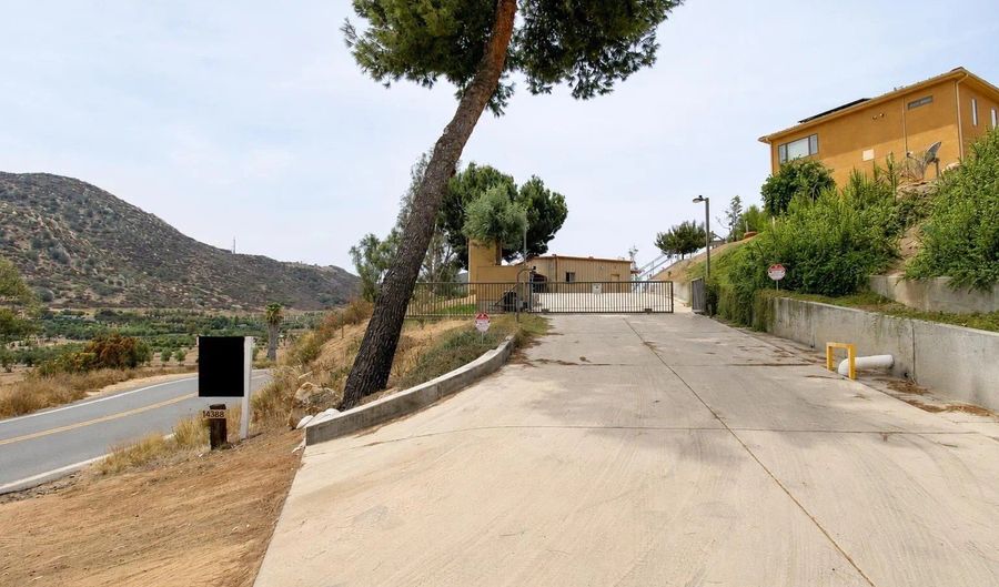 14388 Highland Vly, Escondido, CA 92025 - 2 Beds, 3 Bath