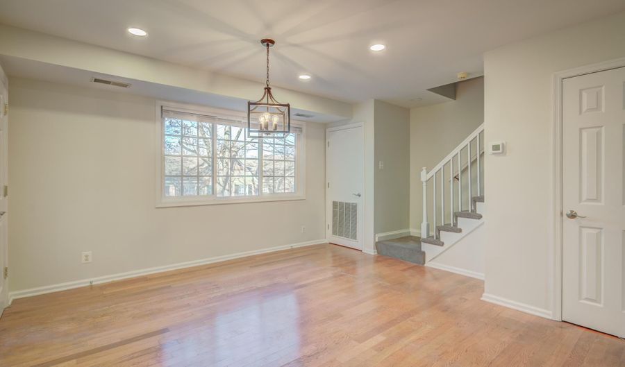 5210 MARIS Ave, Alexandria, VA 22304 - 3 Beds, 3 Bath