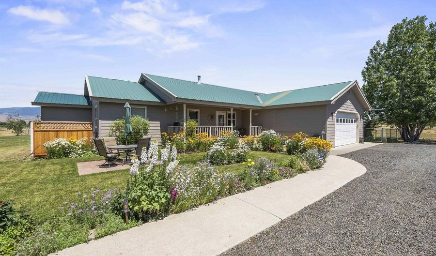 2681 Painted Ridge Ln, Cambridge, ID 83610 - 3 Beds, 2 Bath