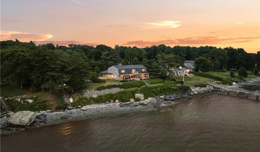 4 Mulberry Rd, Bristol, RI 02809 - 5 Beds, 5 Bath