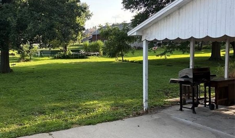 4506 F St, Amana, IA 52203 - 6 Beds, 3 Bath