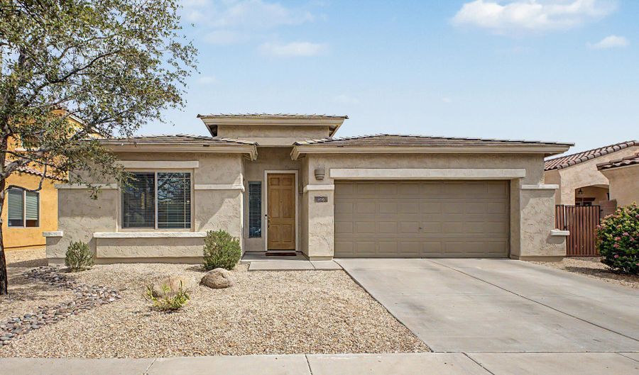 896 E LA COSTA Pl, Chandler, AZ 85249 - 4 Beds, 2 Bath