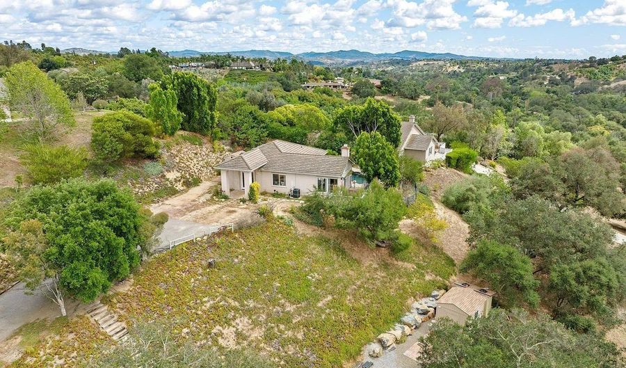 2557 Live Oak Park Rd, Fallbrook, CA 92028 - 1 Beds, 2 Bath