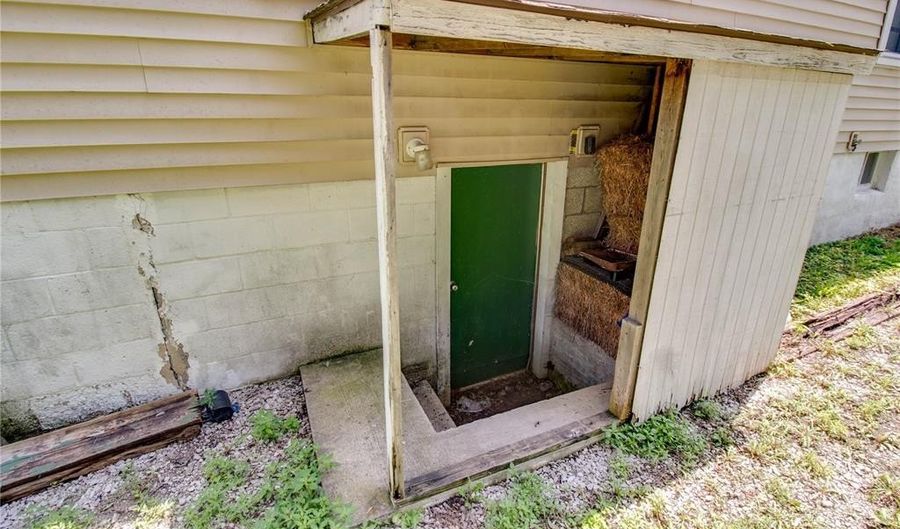 3308 Fernwood Ave, Alton, IL 62002 - 4 Beds, 1 Bath