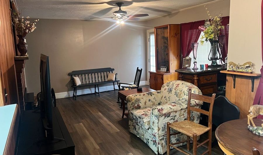 120 Wickham St, Alderson, WV 24910 - 3 Beds, 2 Bath