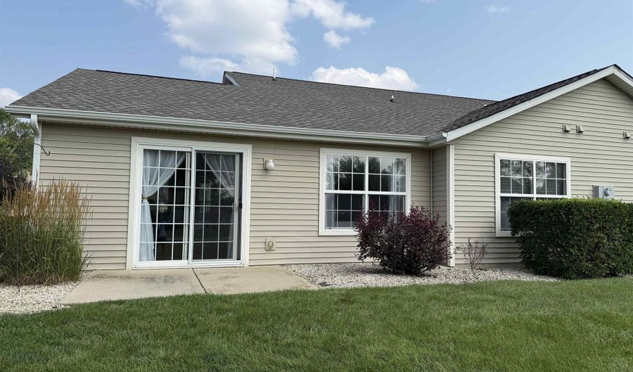 2574 Edgewood Dr, Beloit, WI 53511 - 2 Beds, 2 Bath