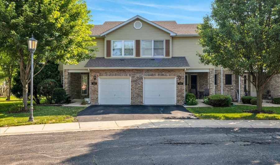 446 S Wenbriar Sq, Addison, IL 60101 - 2 Beds, 3 Bath