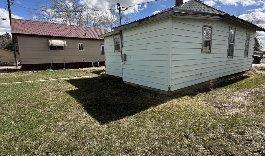 18 12 W Monroe Ave Ave, Chester, MT 59522 - 3 Beds, 2 Bath