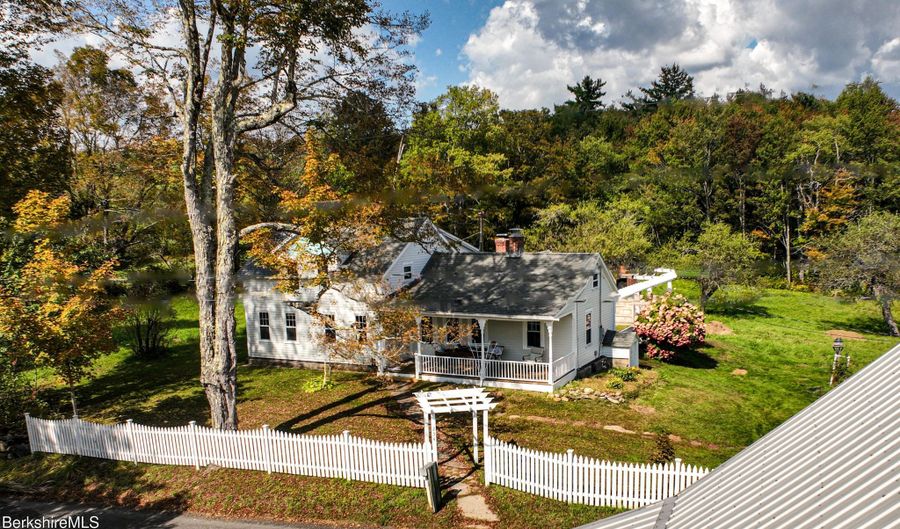 234 County Rd, Becket, MA 01223 - 3 Beds, 2 Bath