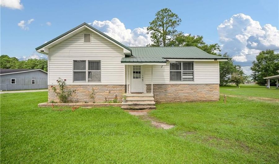 14240 Wintzell Ave S, Bayou La Batre, AL 36509 - 3 Beds, 1 Bath