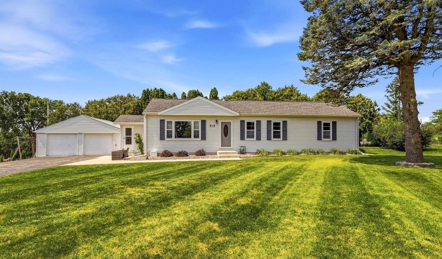 3045 Hales Mill Rd, Asbury, IA 52002 - 3 Beds, 2 Bath