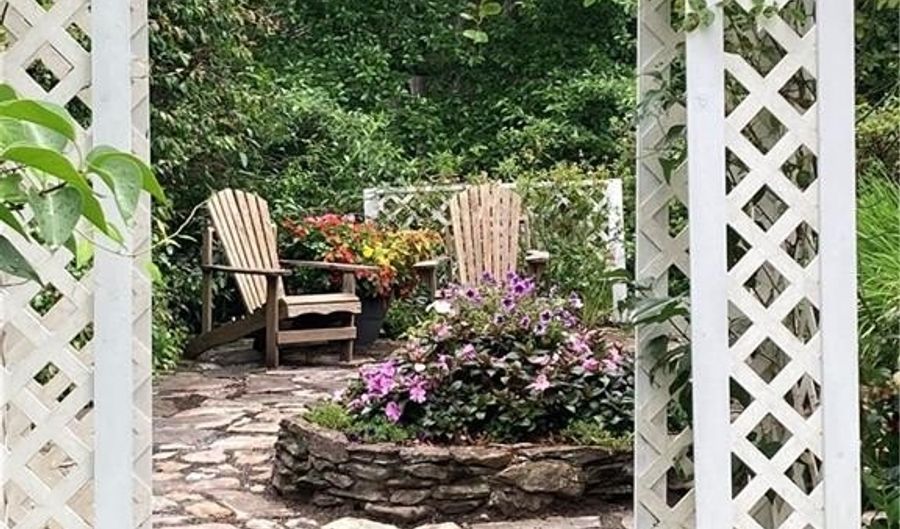 140 Library Ln, Banner Elk, NC 28604 - 4 Beds, 3 Bath