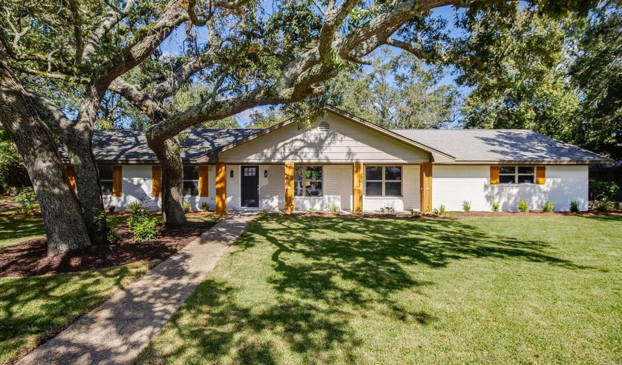 306 Westview Dr, Biloxi, MS 39531 - 4 Beds, 2 Bath