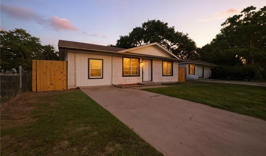 351 Rife St N, Aransas Pass, TX 78336 - 4 Beds, 1 Bath