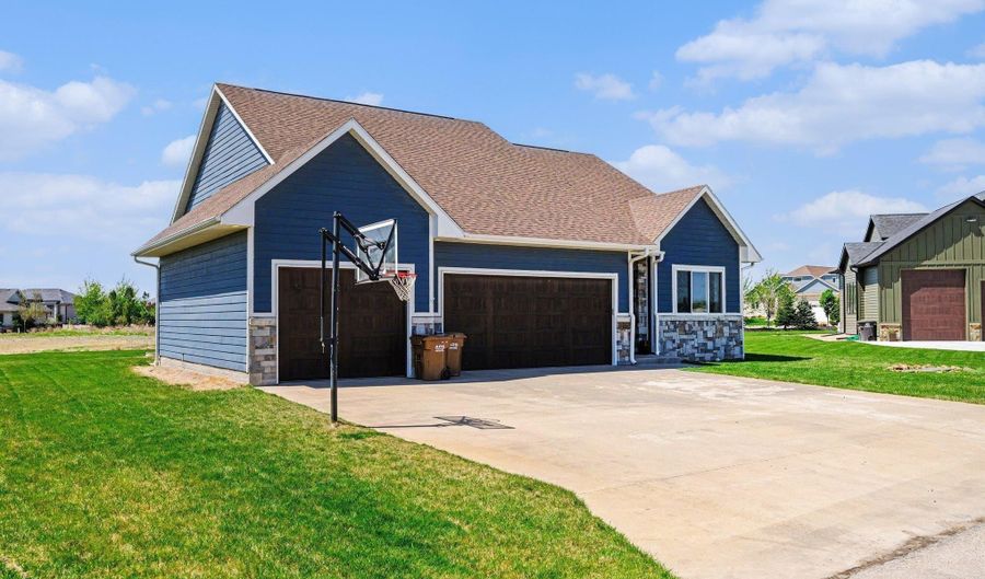 275 Driftwood Ln, Ashland, NE 68003 - 3 Beds, 2 Bath
