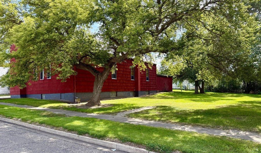 213 1st St SW, Ashley, ND 58413 - 3 Beds, 1 Bath